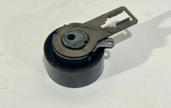 Peugeot 3008 I Belt tensioner pulley 9677656180