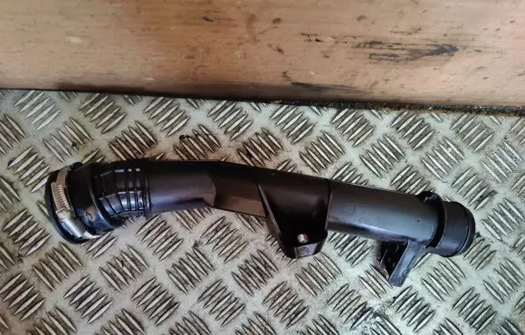 Opel Vivaro Turbo air intake inlet pipe/hose Z12002897