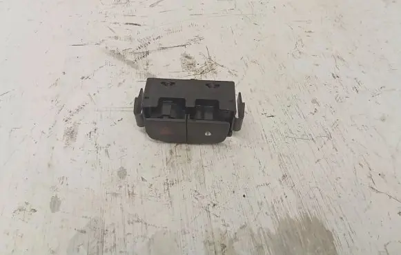 Opel Vivaro Hazard light switch 252100622RR E31601