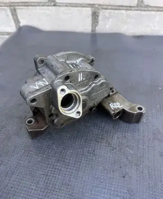 Volkswagen Golf V Oil pump 03C105Q