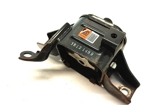Engine mount bracket