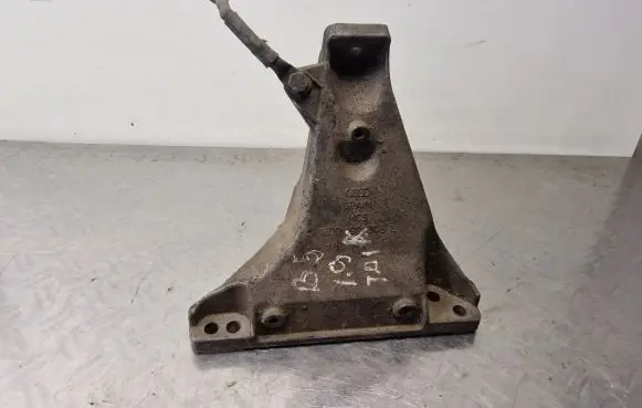 Volkswagen PASSAT B5 Engine mounting bracket 8D0199308L