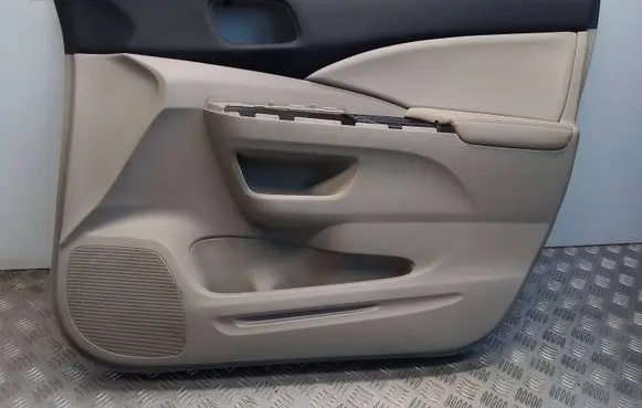 Honda CR-V Front door card panel trim 29112012 516911