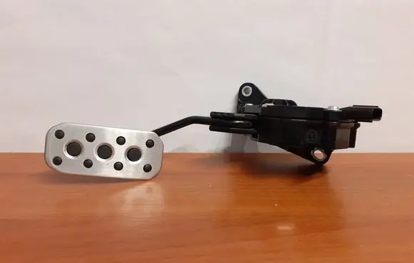 Lexus RX 330 - 350 - 400H Accelerator throttle pedal 4676 7811048070