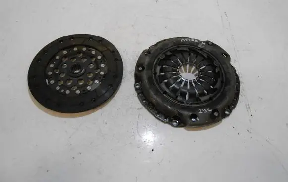 Opel Astra H Clutch pressure plate 323058610