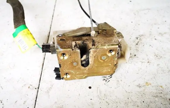 Renault Megane I Rear door lock 7700284232