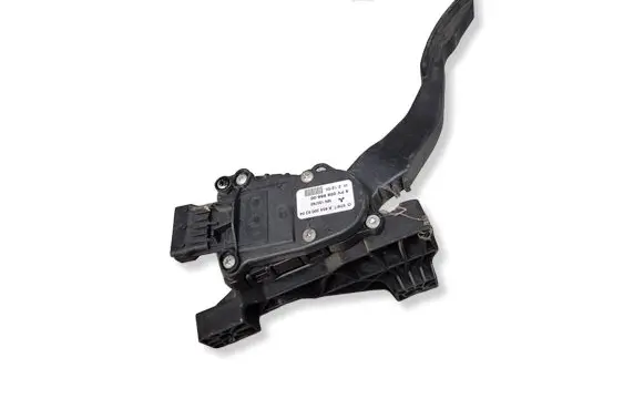 Mitsubishi Colt Accelerator throttle pedal MN125792
