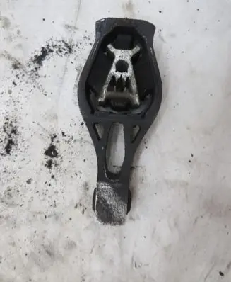 Peugeot 308 Engine mount vacuum valve KRIS235789