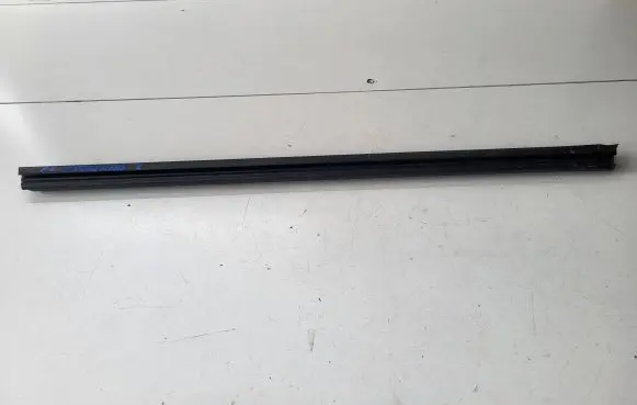 Opel Crossland X Rubber seal front door window/glass 39126113