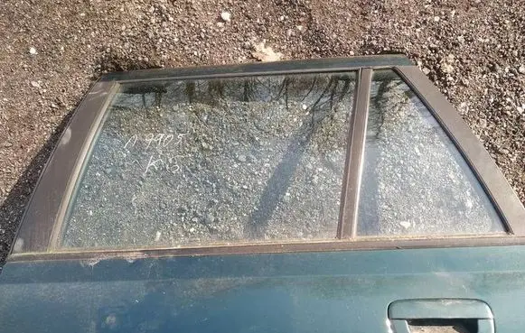 Peugeot 406 Rear door glass trim molding as2