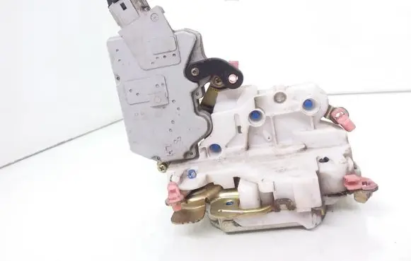 Nissan Primera Front door lock