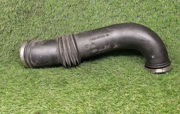Ford Focus Air intake hose/pipe YS4U9R504CB