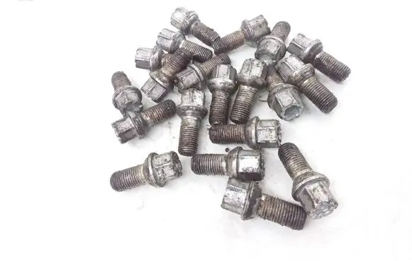 Volkswagen PASSAT B7 Nuts/bolts 