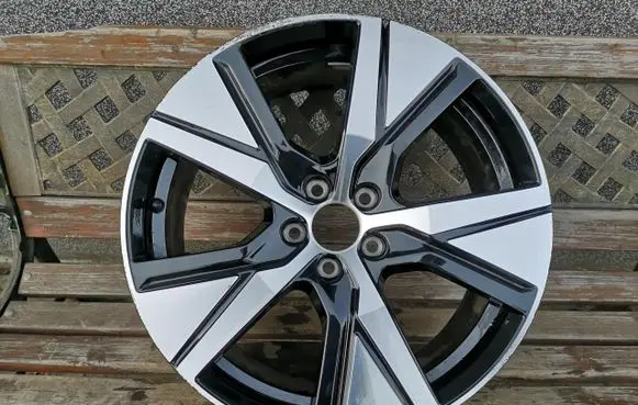 Volvo XC40 R19 alloy rim 