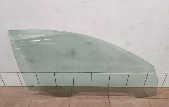 Peugeot 206+ Front door window/glass (coupe) 