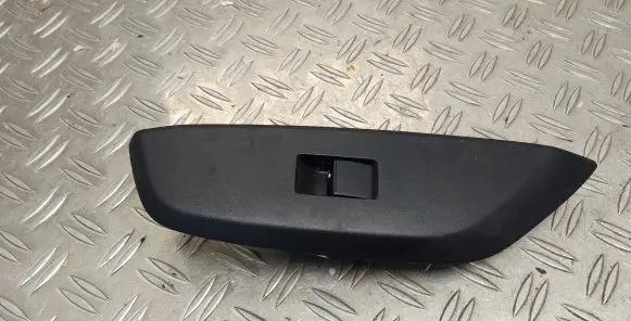 Toyota Yaris XP210 Electric window control switch 74231K0080