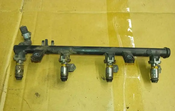 Renault Laguna II Fuel injector h82064228 8200053030