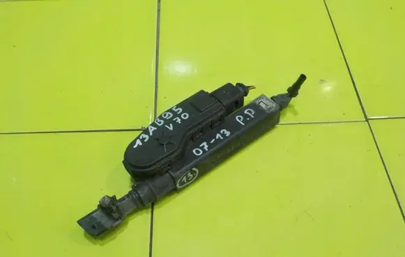Volvo V70 Headlight washer pump 30663580 13AB95