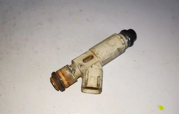 Ford Maverick Fuel injector YL8EC7B
