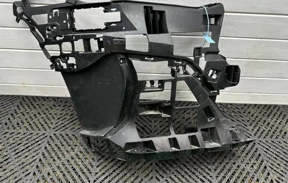 BMW 2 Active Tourer U06 Front bumper corner part panel trim 8737242