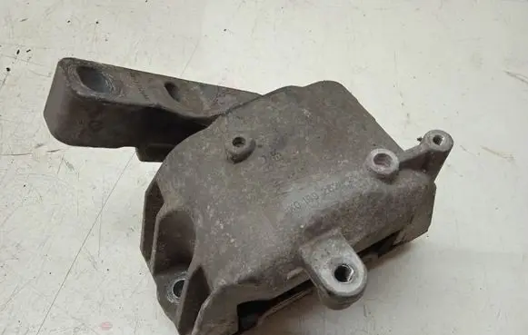 Audi A3 S3 8P Engine mount bracket 1K0199262