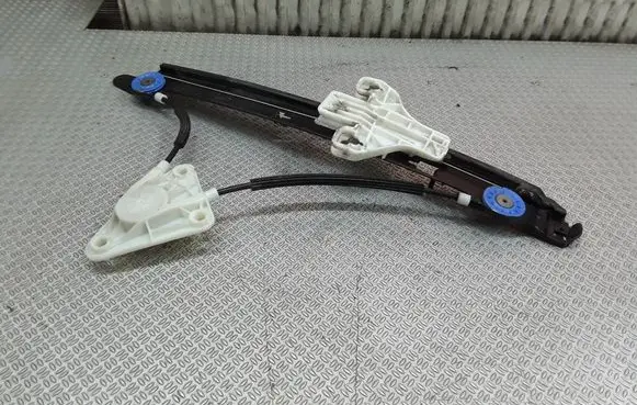 Rear door manual window regulator