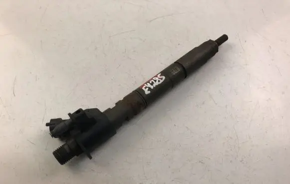 Volvo V50 Fuel injector 31303238