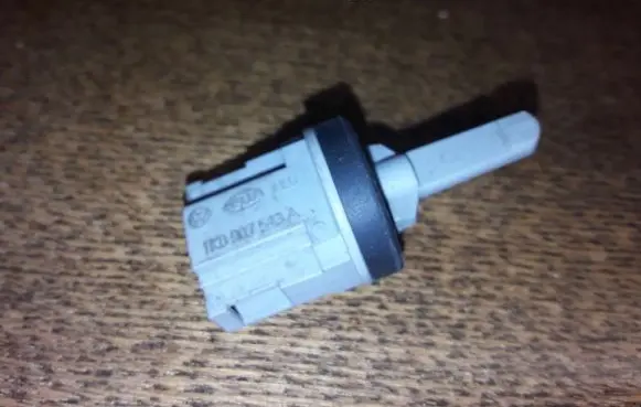 Volkswagen Golf V Interior temperature sensor 1K0907543A