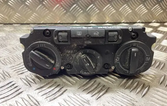 Volkswagen Touran I Climate control unit