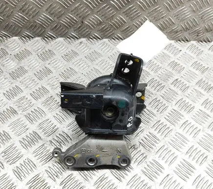 Suzuki SX4 S-Cross Engine mount bracket 1161076S00