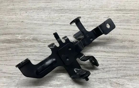 Jaguar F-Pace other engine part L4P39W276AA