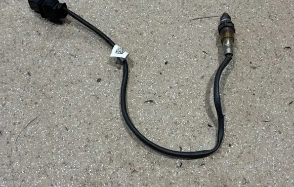BMW M5 F90 Lambda probe sensor 8043677