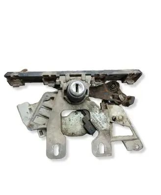 Volkswagen PASSAT B5 Tailgate exterior lock 3B0827297
