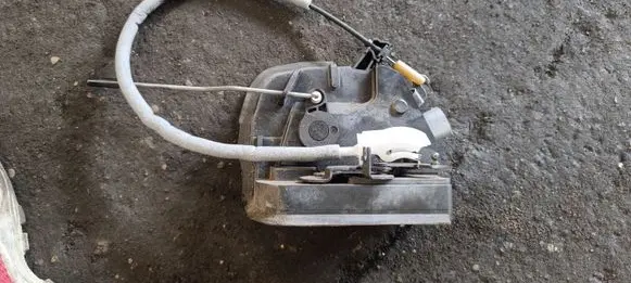 BMW X5 E53 Rear door lock 8402602