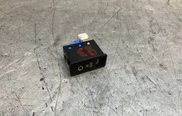 BMW 5 E60 E61 USB socket connector 9138402