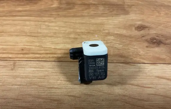 Volkswagen Touareg II Airbag deployment crash/impact sensor 2H0959351