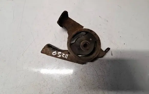 Toyota Yaris Engine mount bracket 