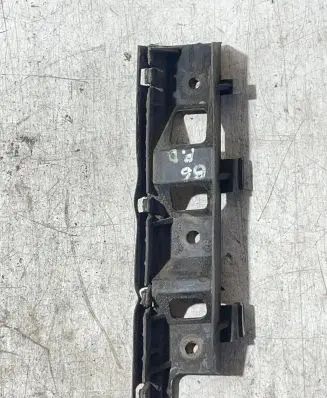 Volkswagen PASSAT B6 Front bumper mounting bracket 3C0807184