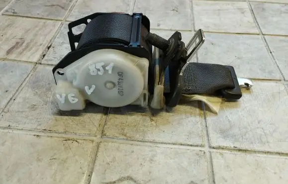 Toyota Corolla Verso E121 Middle seatbelt (rear) 