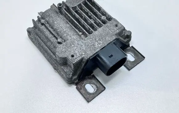 Volkswagen Touareg II Fuel injection pump control unit/module 7P0906093 7P0906093B