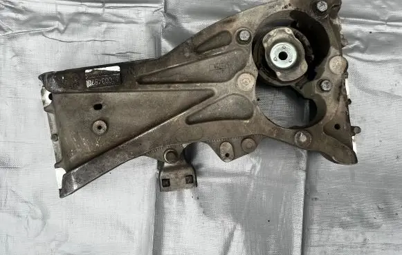 Maserati Levante Gearbox mounting bracket 670034898