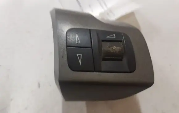 Opel Zafira B Steering wheel buttons/switches 305260285057 13126750