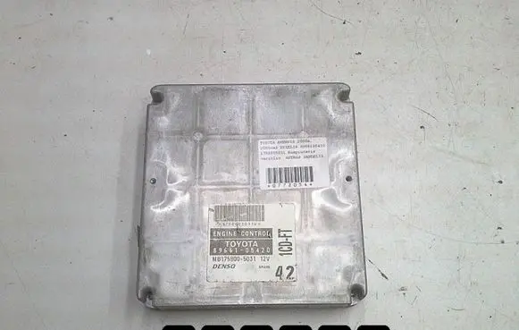 Toyota Avensis T220 Engine control unit/module 8966105420