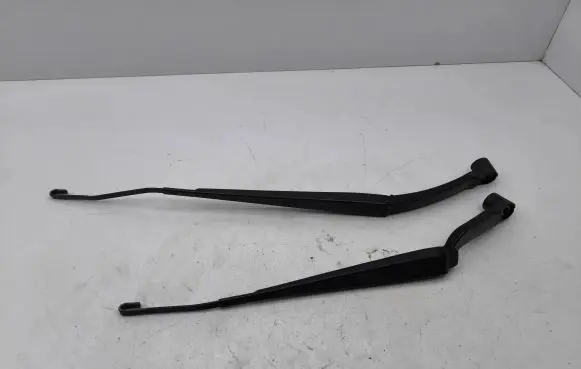 Nissan Qashqai Front wiper blade arm