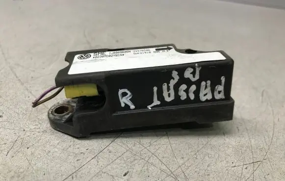 Volkswagen PASSAT B5 Airbag deployment crash/impact sensor 1J0909606N