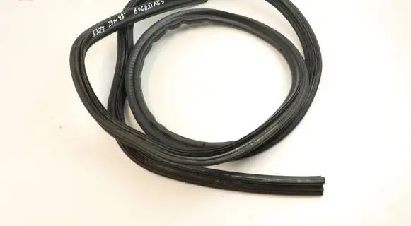 BMW Z3 E36 Loading door rubber seal (on body) 8397644