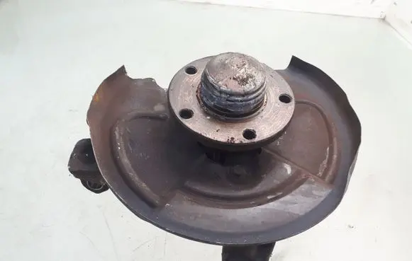 Alfa Romeo GTV Rear wheel hub spindle/knuckle 