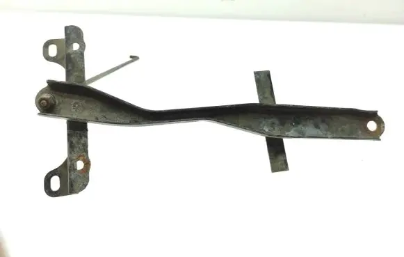 Toyota RAV 4 (XA30) Battery bracket 