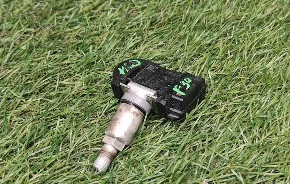 BMW 3 F30 F35 F31 Tire pressure sensor 6856209 36106856209