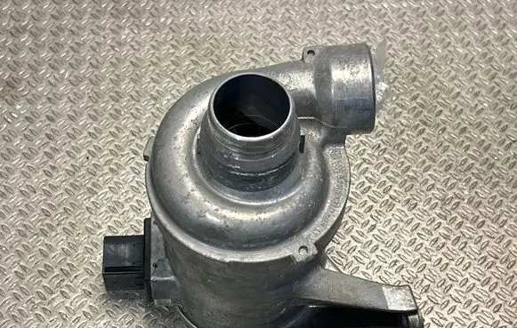Volvo S90, V90 Water pump 31368715